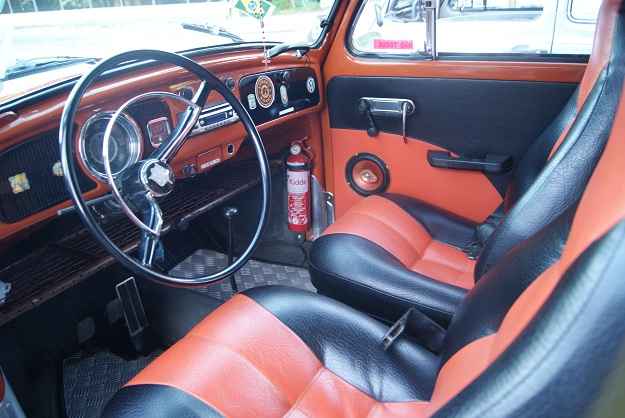 Interior do Fusca de Rosileide faz jus ao apelido de
